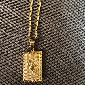 Rose pendant necklace